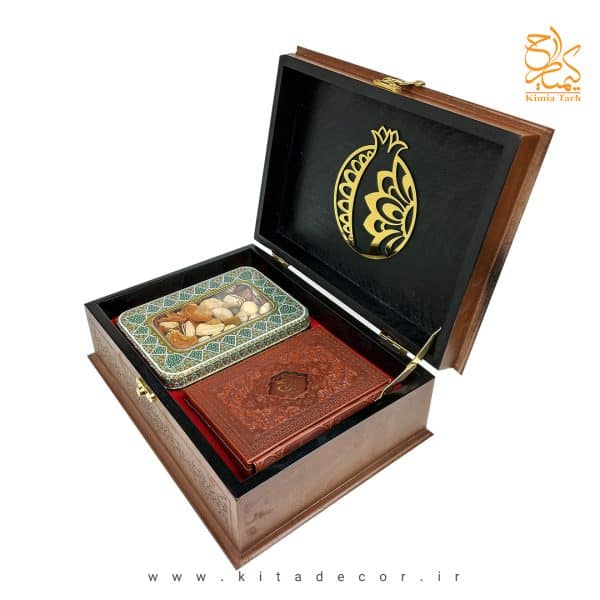 خرید و قیمت جعبه هدیه شب یلدا همراه کتاب حافظ و ظرف آجیل ویژه سازمان ها (1)
